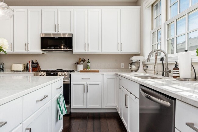 Building Photo - 90 Normandy Ave