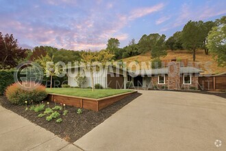 Building Photo - Stylish Single-Level Home by Loma Verde Pr...