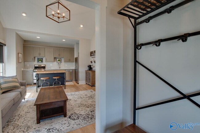 Building Photo - 32 Hillcrest Ave NW