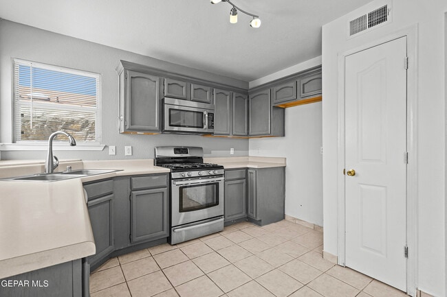 Building Photo - 11864 Vere Leasure Dr
