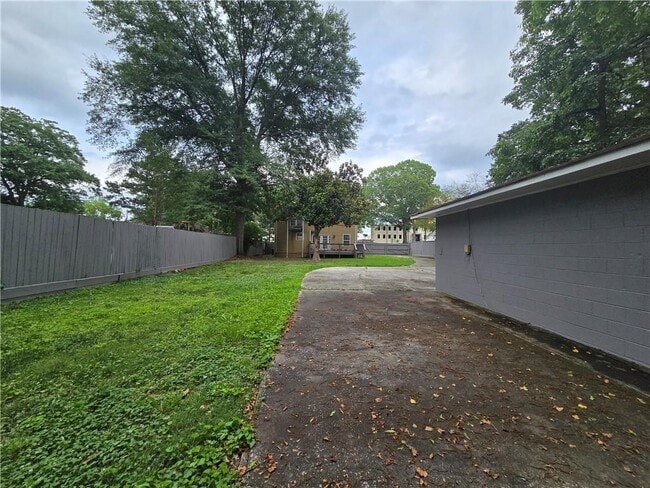 Building Photo - 2616 Boland Dr NE