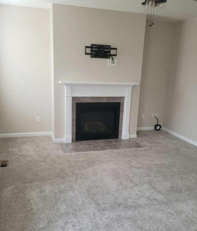 Building Photo - 304 Gray Fox Ct