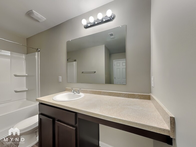 Building Photo - 804 The Heights Ln