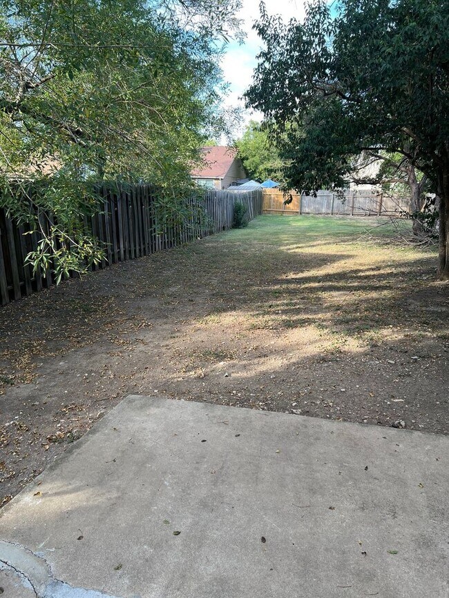 Building Photo - 405 Fantail Loop