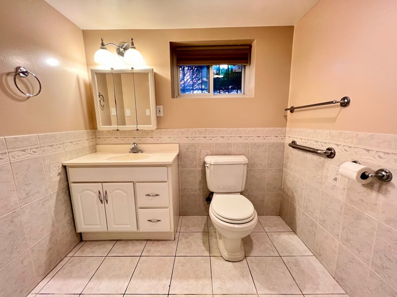 Building Photo - 1730 Lang Pl NE