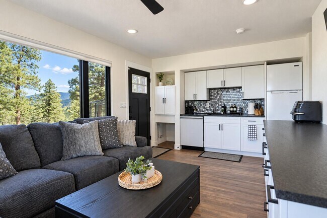 Building Photo - 28 Ponderosa Cir