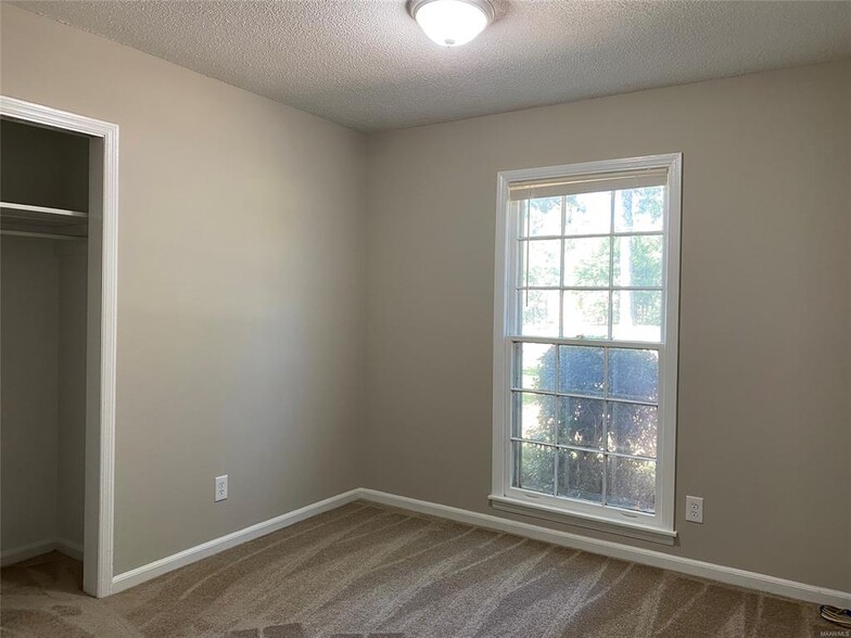 Building Photo - 306 Oakwild Dr