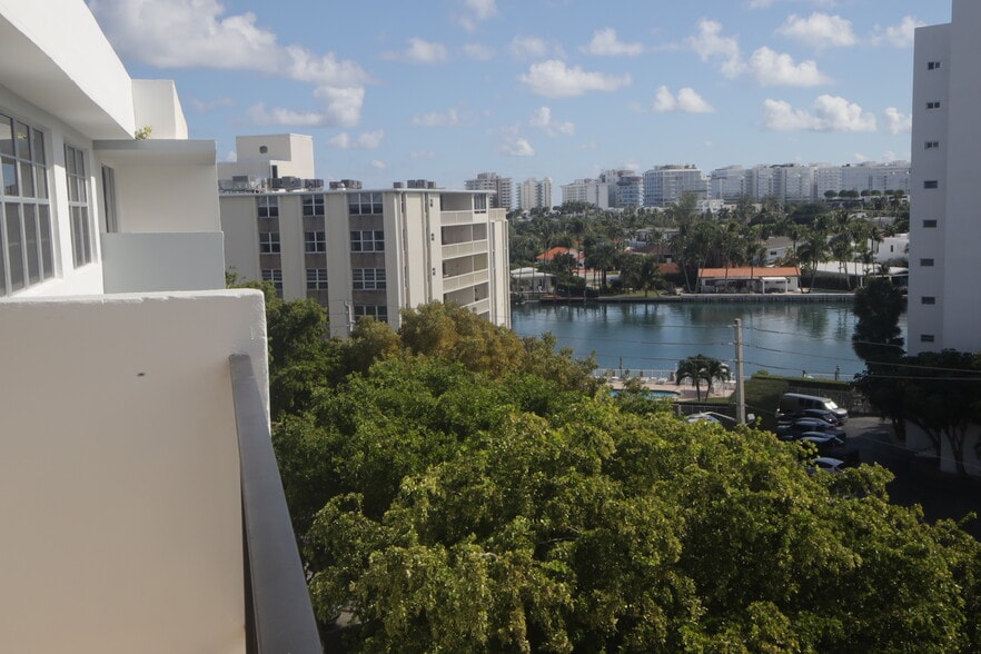 Building Photo - 1001 91st St