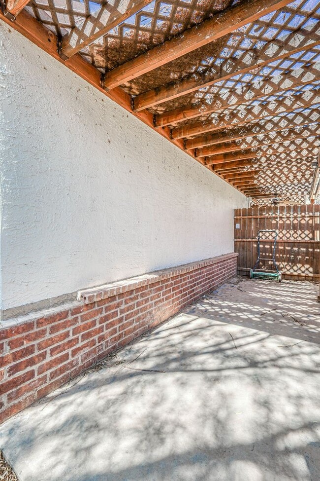 Building Photo - 5948 Anapaula Dr