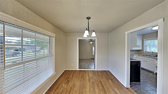 Building Photo - 2817 Clermont Pl
