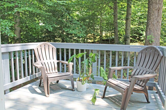 Building Photo - Fully furnished - single family