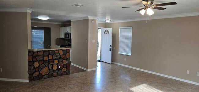 Building Photo - 3103 Barkers Crossing Ave