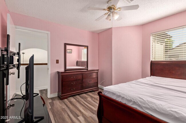 Building Photo - 501 E Topeka Dr