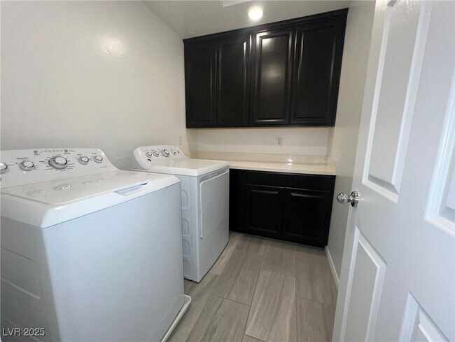 Building Photo - 3212 Daffodil Ridge St