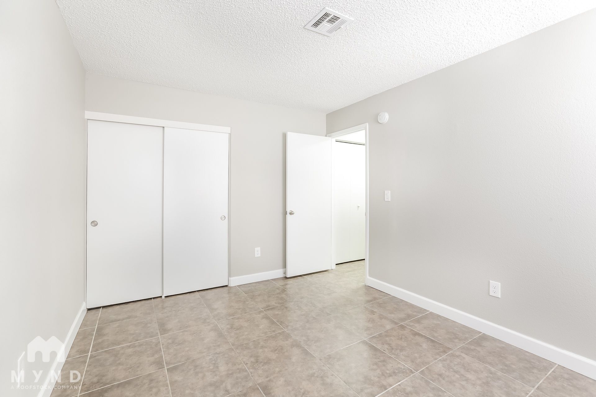 Building Photo - 2241 Goldhill Way