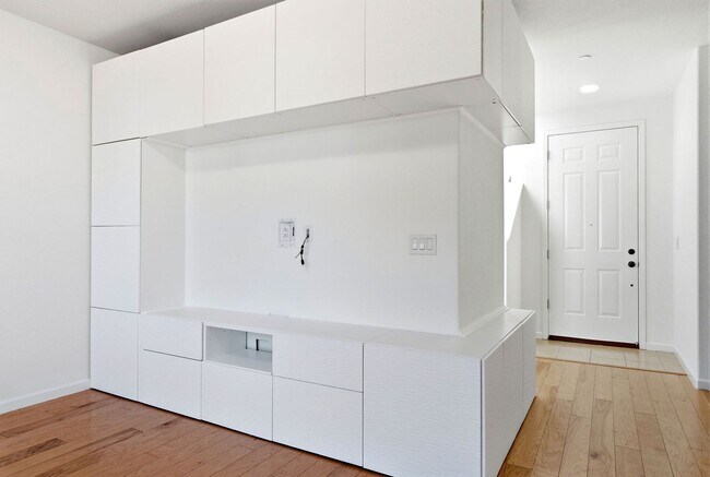 Building Photo - Impeccable 3 bedroom house in Davis Mace Ranch