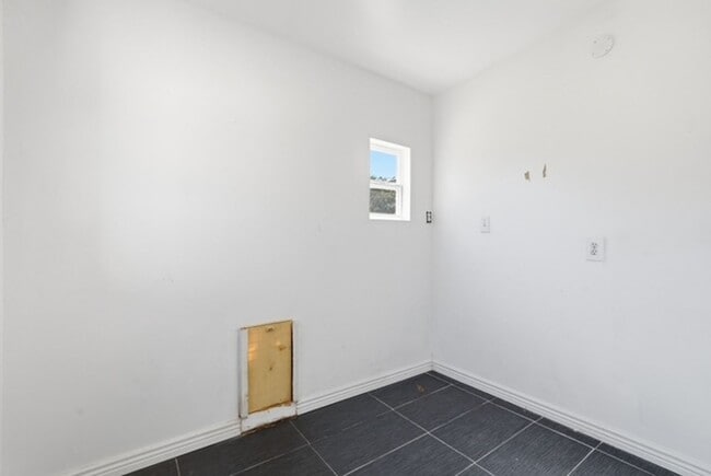 Building Photo - Mesa 4 Bed Single-Level Home • 2,044 Sq Ft • Oversized Yard • Stapley & McKellips