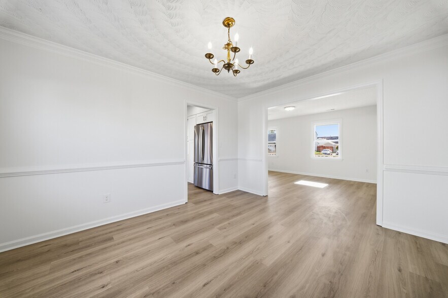 Building Photo - 4732 Brompton Dr