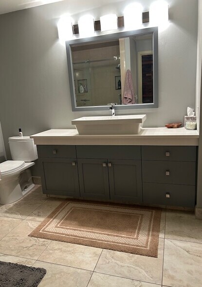 Main Bathroom - 821 NW 11th Ave