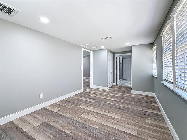 Building Photo - 3755 10th Ave S
