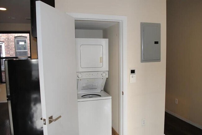 Building Photo - 1 bedroom in BROOKLYN NY 11225