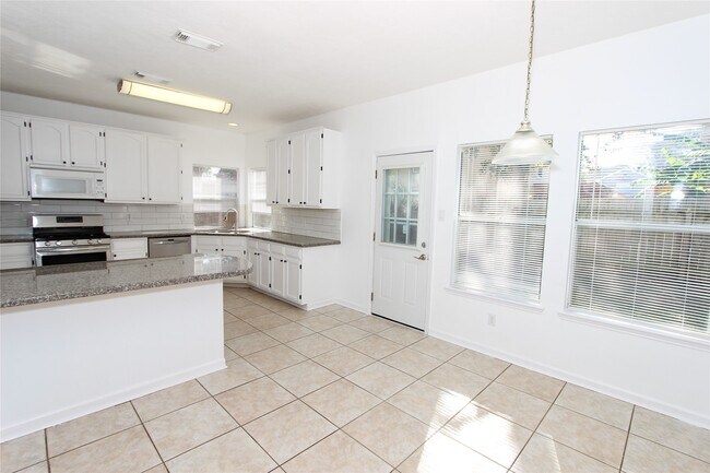 Building Photo - 3311 Twelve Oaks Ln