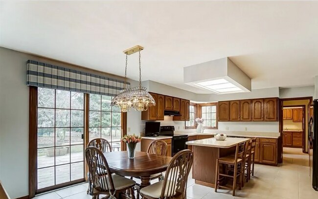 Building Photo - Beautiful House Located in Sylvania Township