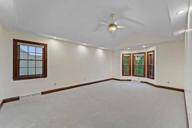 Building Photo - 652 Saddlebrook Dr