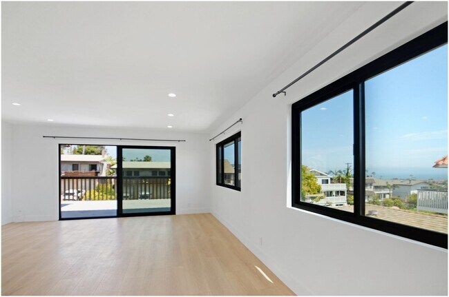 Building Photo - Lantern District Duplex!