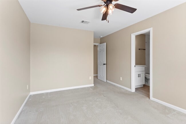 Building Photo - 838 Royal George Ln