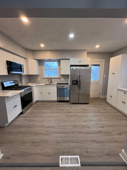 Building Photo - 2215 Godnor Rd