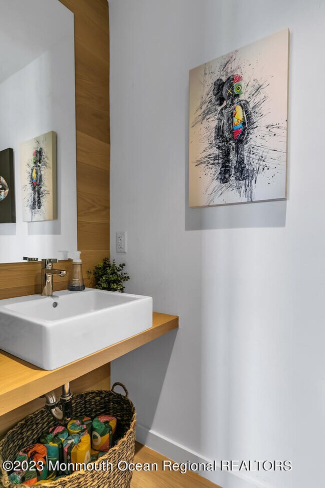 Building Photo - 601 Heck St