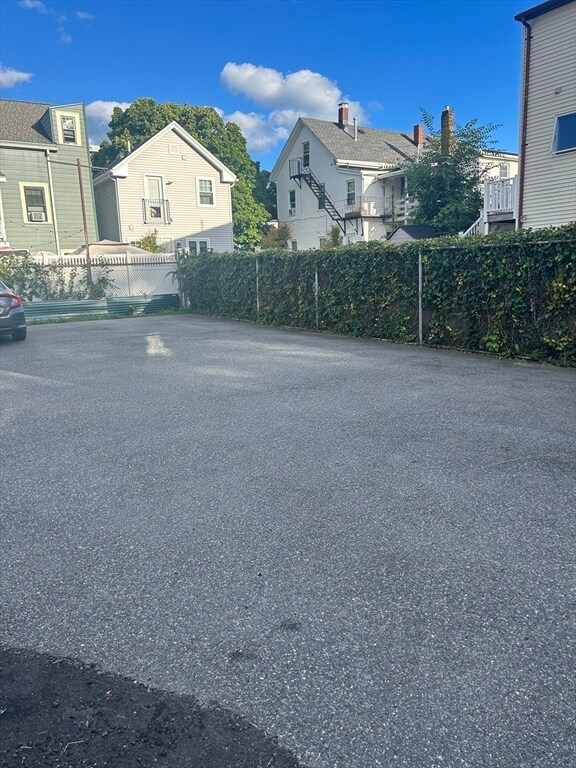 Building Photo - 36 Hunting St