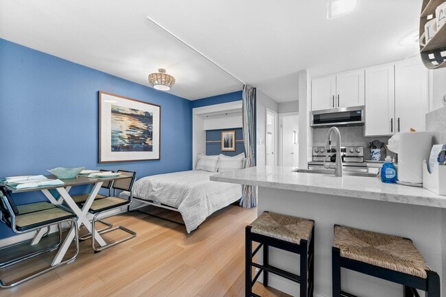 Building Photo - Remodeled Ground Floor Unit in Beachfront ...