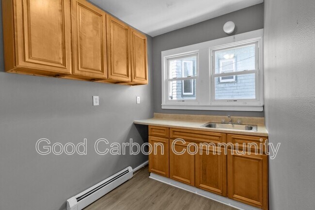 Building Photo - 328 Elmwood Ave