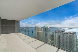 Building Photo - 300 Biscayne Blvd Way