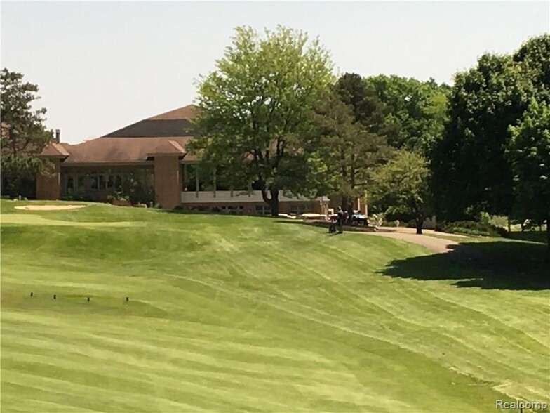 Building Photo - 1829 Golf Ridge Dr
