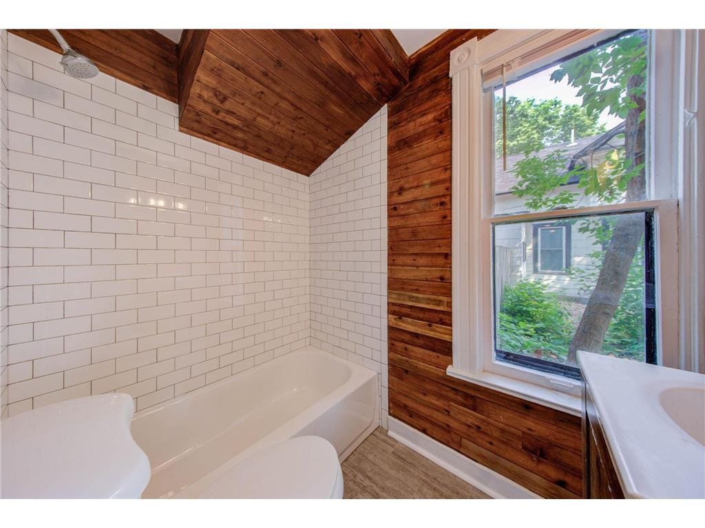 Bathroom - 2714 Polk St NE