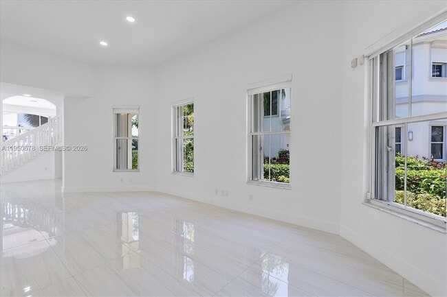 Building Photo - 21301 NE 38th Ave