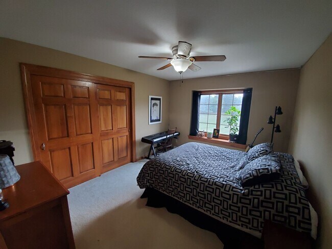 Building Photo - Menomonee Falls 4 bedroom