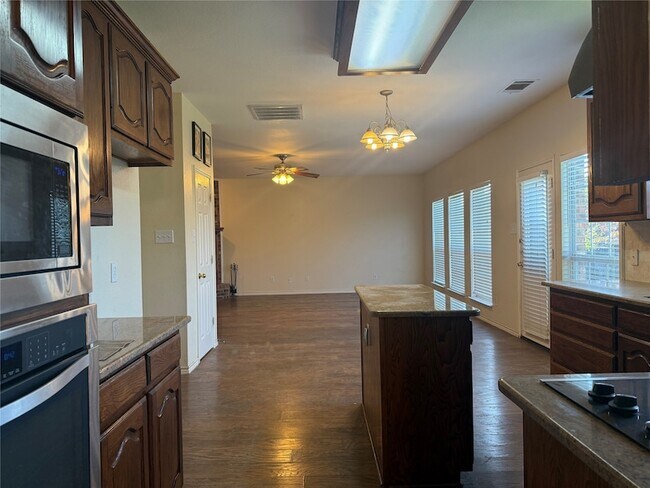 Building Photo - 1438 Kingsley Dr
