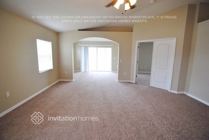 Building Photo - 2048 Gloria Cir