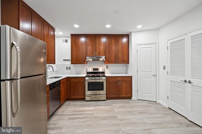 Building Photo - 931 Westminster St NW