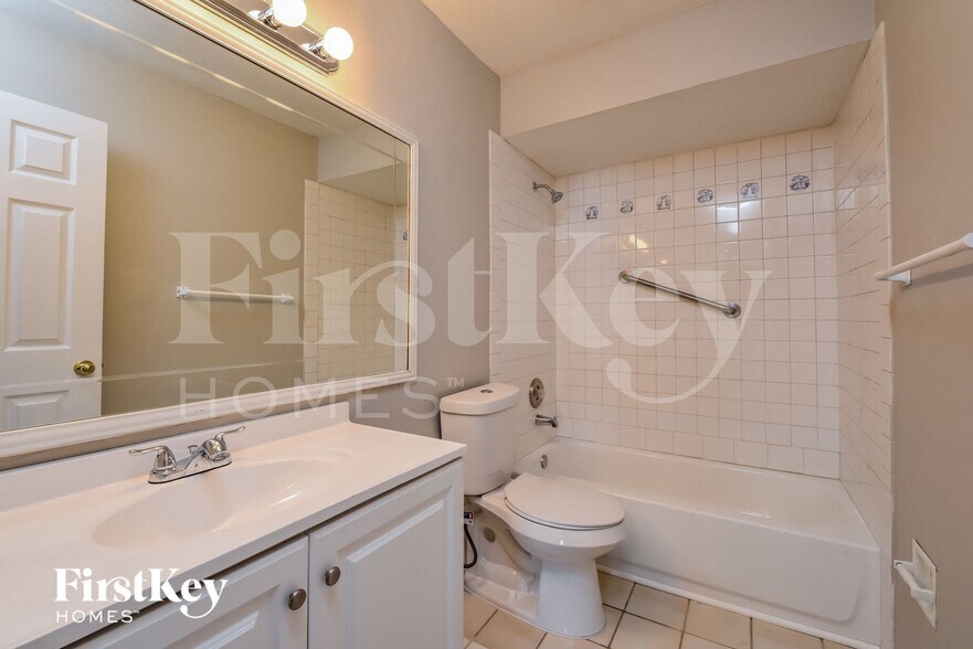 Building Photo - 406 SE 10th Ave