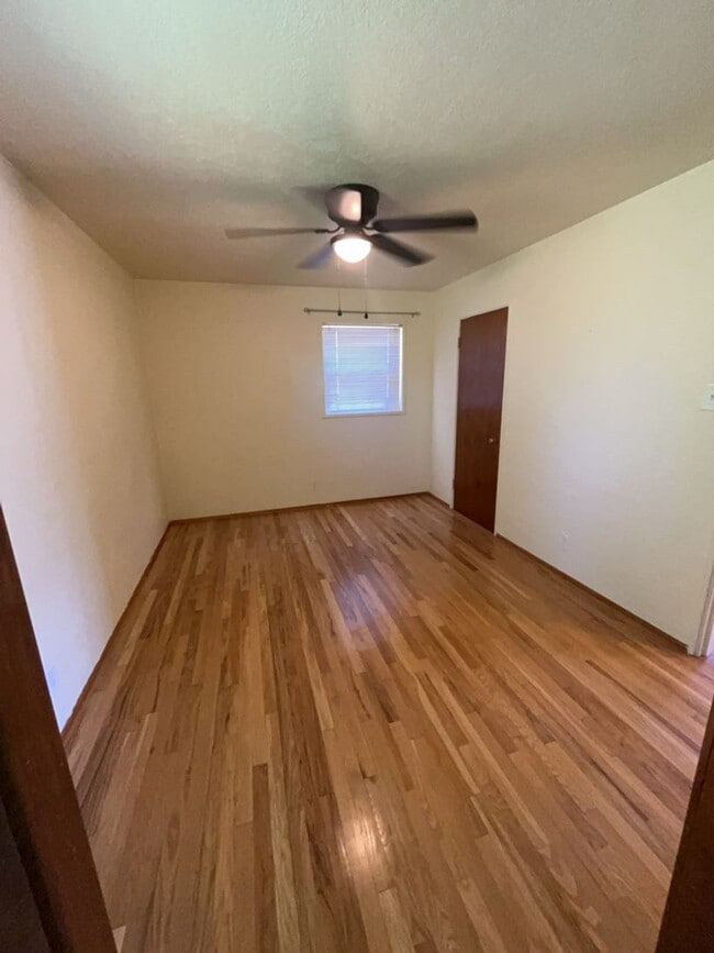 Building Photo - Beautiful Home Minutes from Uptown Albuquerque!