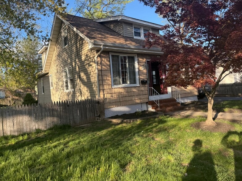 Building Photo - 331 W Englewood Ave