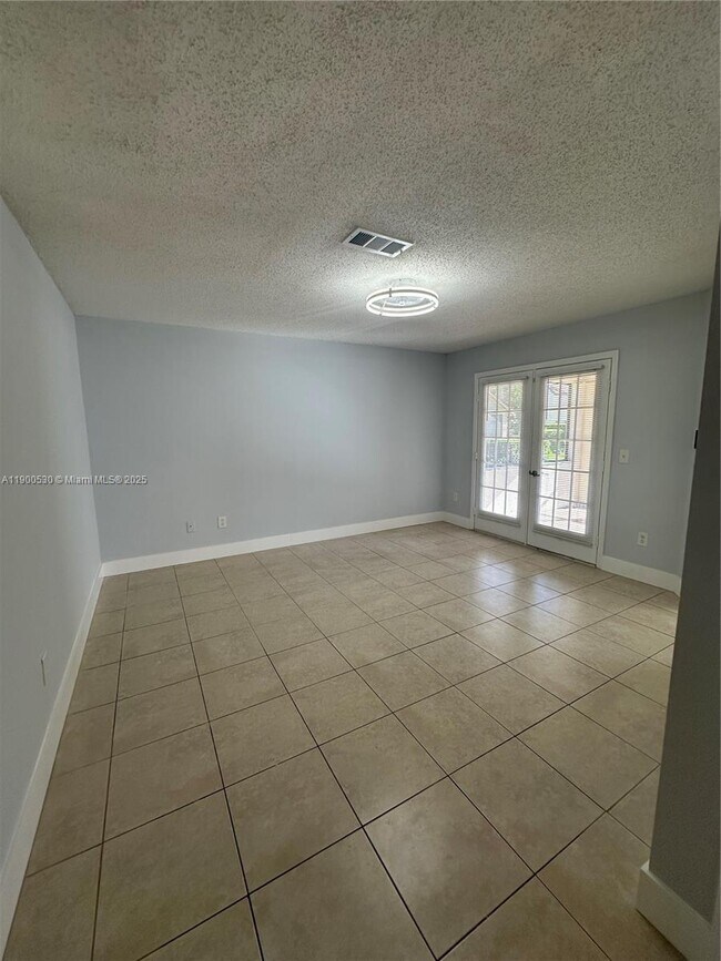 Building Photo - 10295 Hidden Springs Ct