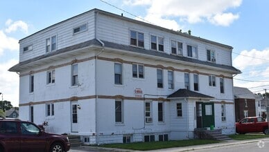Building Photo - 2 bedroom, 1 bathroom Apartment! AUGUST 2025!