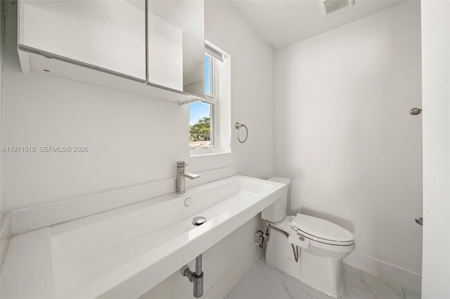 Building Photo - 3166 Royal Palm Ave