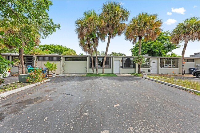 Building Photo - 6480 Miami Lakes Dr